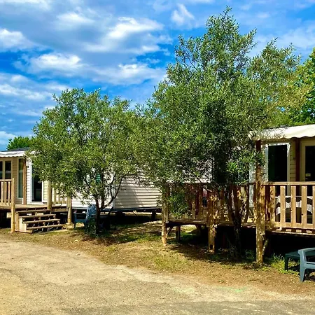 مكان تخييم De Pujol Greenchalets Sur *