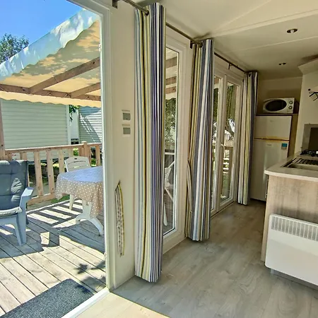مكان تخييم De Pujol Greenchalets Sur